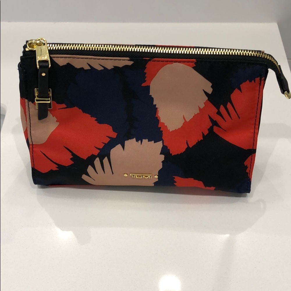 EUC Tumi pouch
